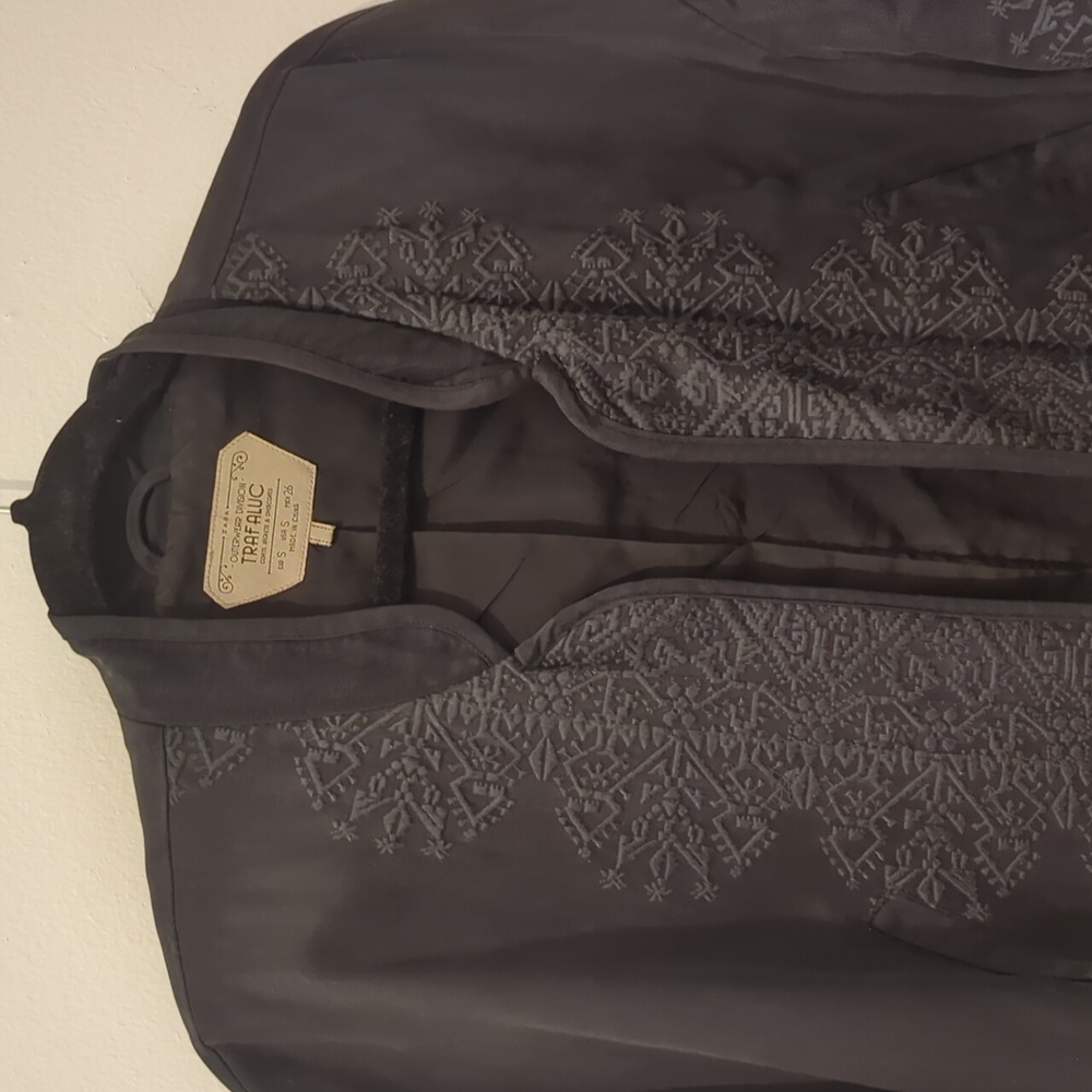 Zara Women's Black Embroidered Jacket Size S